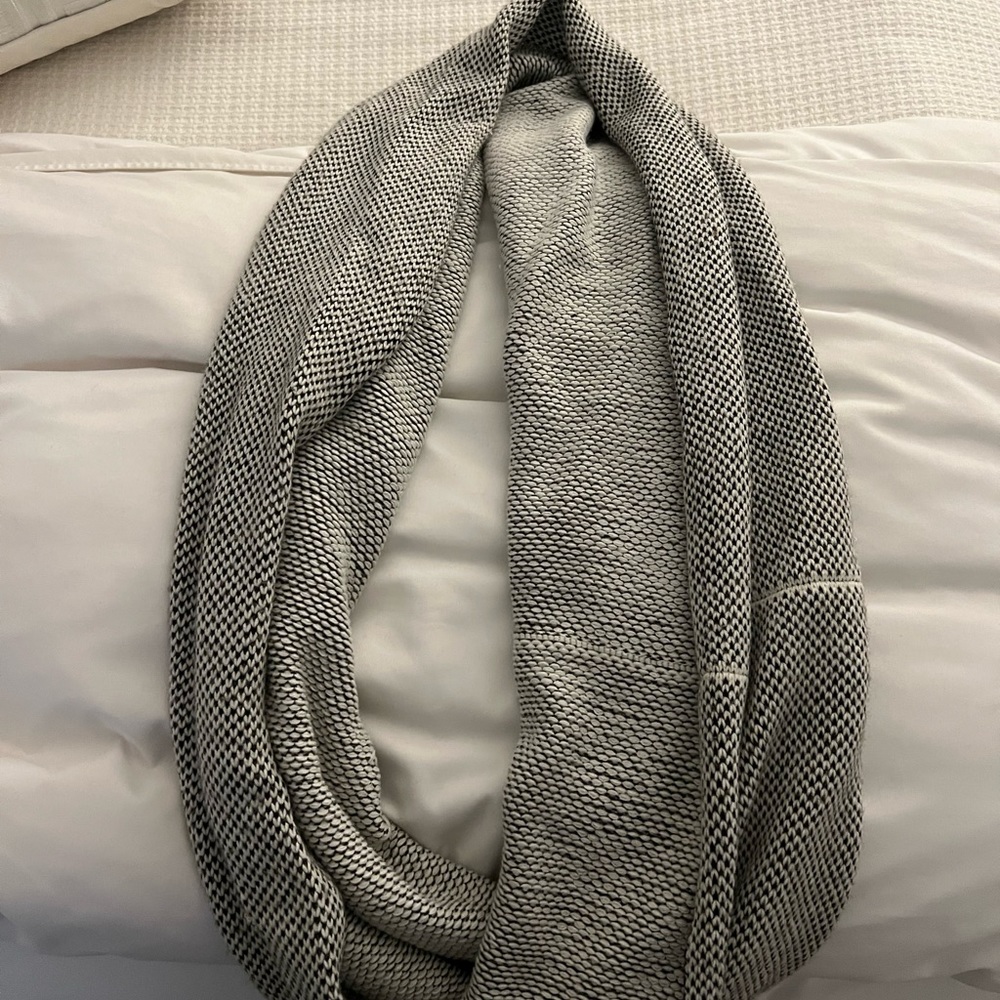 Peppered Circle Scarf